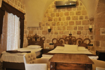 deluxe_stone_room.jpg